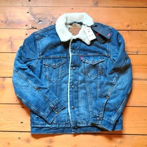 182-**NWT**Levi's Denim Sherpa lined jacket